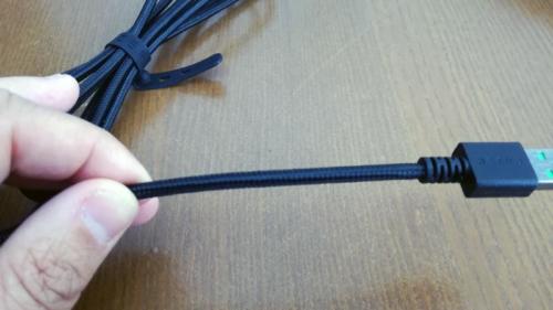 Review-blackwidow-detalle-cable
